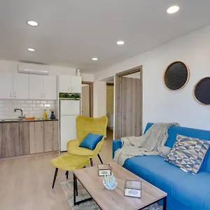 Apartament Atlantis 50m From Makenzy Seafront, Larnaca
